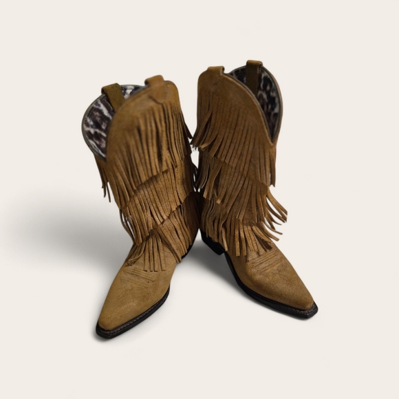 dingo Shoes - Fringe Suede Western Boots - By Dingo Size 8 EUC!